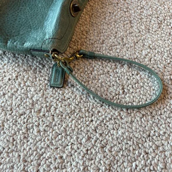 Coach Chelsea Turnlock Wristlet – Rare Mineral Leather – Classic Preppy Style